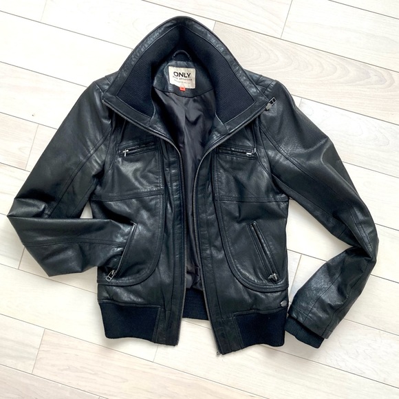 Black leather bomber jacket - XS - Women - Picture 1 of 16